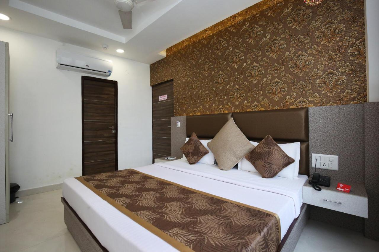 Oyo 9732 Amar Motel Nayagaon Ngoại thất bức ảnh
