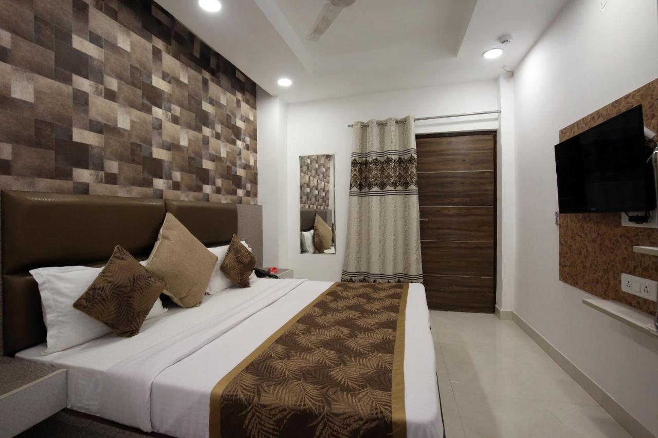 Oyo 9732 Amar Motel Nayagaon Ngoại thất bức ảnh